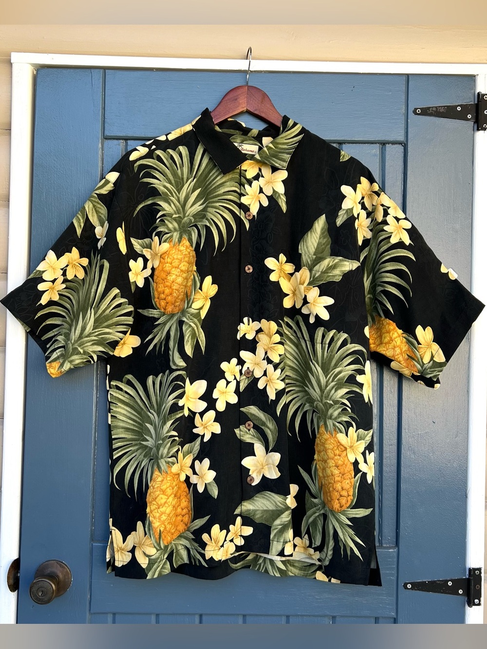 Tommy Bahama Shirt Men 100% Silk Hawaiian Floral Pineapple Black Size Medium